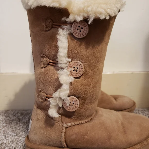 Authentic Ugg designer tall Triple Bailey Button boots sz 3 in good condition - Picture 6 of 14